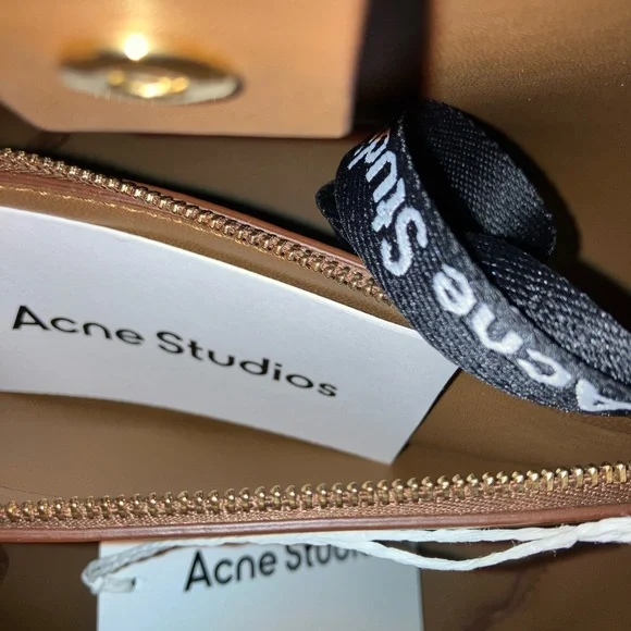 Acne Studios Tan Leather Shoulder Bag - Picture 4 of 9